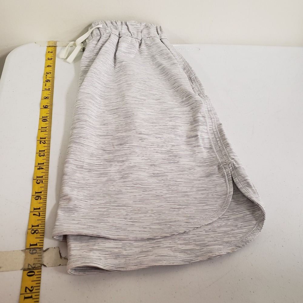Lululemon Womens On The Fly Knee Length Skirt Size 6 Gray Striped Athletic Sport - Picture 8 of 10